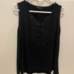 Roz & Ali black sleeveless blouse with lace detail